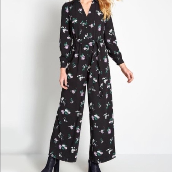 NWT ModCloth Black Everything and More Floral Jumpsuit - Picture 2 of 8